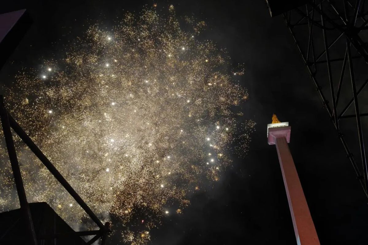 DKI hentikan kegiatan sambut tahun baru yang nyalakan kembang api