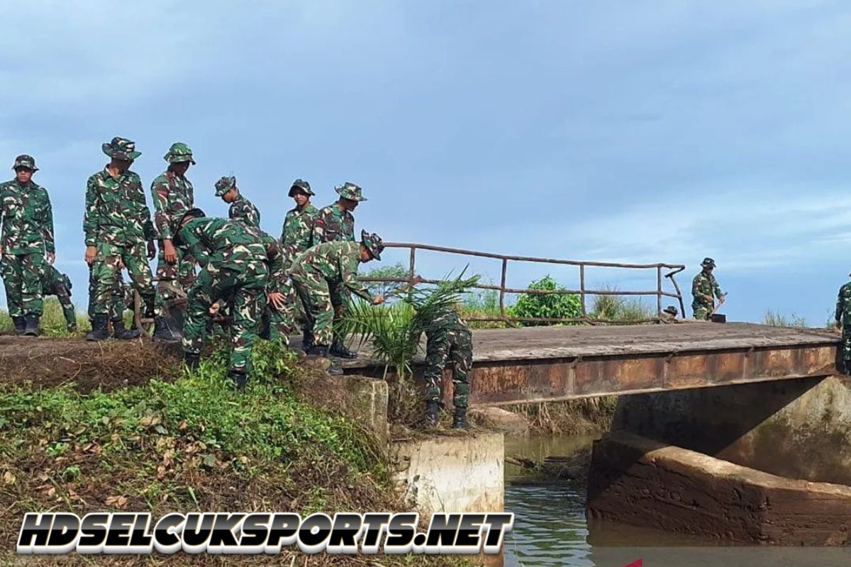 TNI AD bangun jembatan darurat di lokasi bencana banjir Sumbar