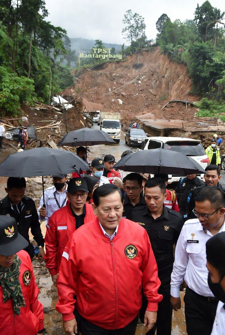 Presiden Prabowo Tinjau Korban Banjir Sumatera, Targetkan Huntara Selesai Sebelum Lebaran